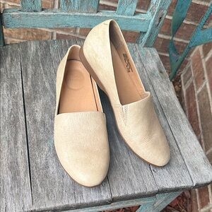 Dansko Ladies EU 38 Larisa Flat Cream Loafers